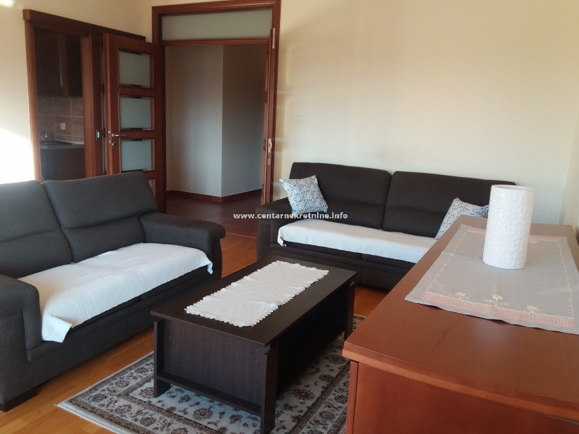 Izdavanje, trosoban stan 125m2, Gorica C, Podgorica